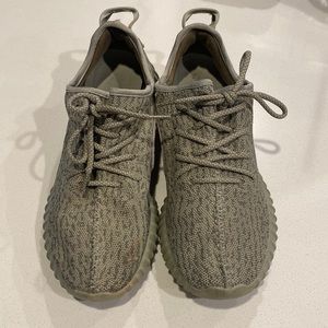 Adidas Yeezy Boost 350 V1 Moonrock Grey Size 9.5  AQ2660 Men’s Sneakers